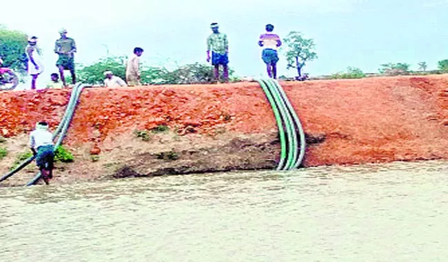 Tungabhadra Dam Water Illegal Using In Karnataka - Sakshi