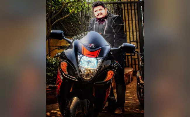 Bank Executive Dies After Superbike Crashes Near Delhi - Sakshi