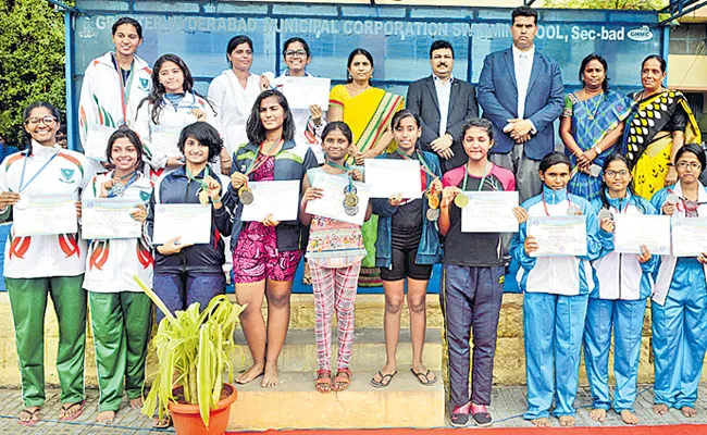 Saint Joseph got overall Championship of Swimming - Sakshi