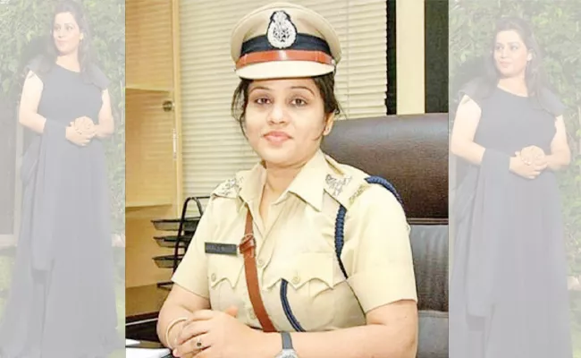 IPS Officer D Roopa Photo Shoot - Sakshi