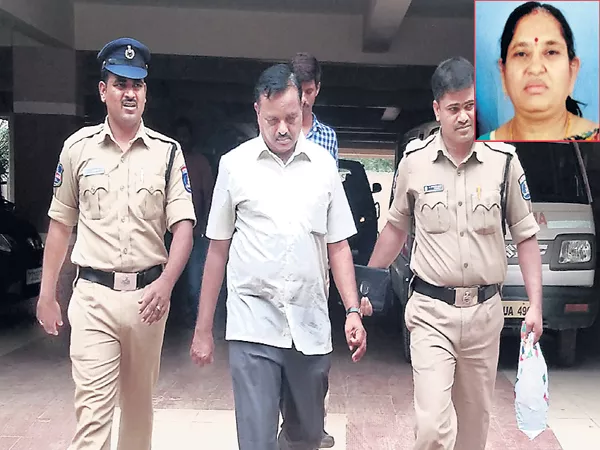 A retired SI who killed his wife - Sakshi