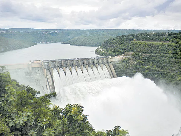 Incessant flood to Srisailam - Sakshi