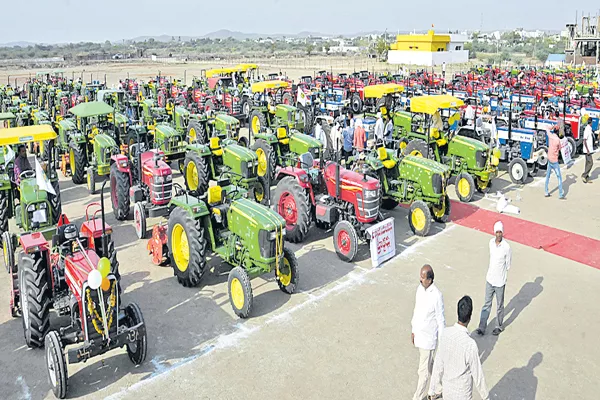 Powers to grant subsidized tractors belongs to Incharge Ministers - Sakshi