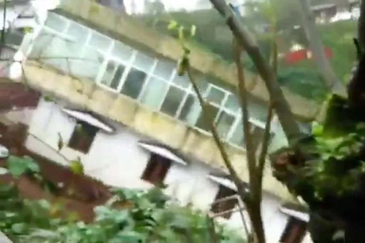 Two-storey building sliding down hill in Kodagu shows how bad rains are - Sakshi