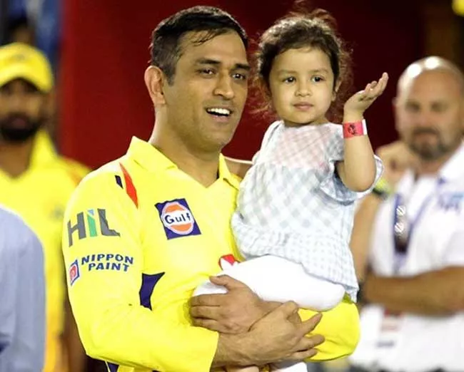 Dhoni, Ziva Busy Using Their Respective Gadgets Will Melt Your Heart - Sakshi