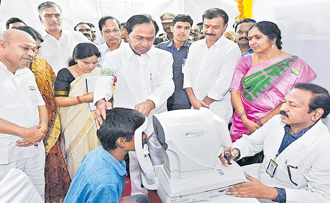 K Chandrashekar Rao Launched kanti Velugu Program In Medak - Sakshi