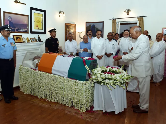 Last rites of  former PM Atal Bihari Vajpayee - Sakshi