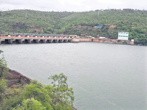 Heavy flood in Srisailam - Sakshi