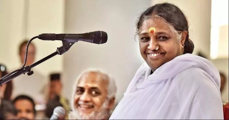 Amritanandamayi Math donates Rs 10 Cr for flood relief - Sakshi