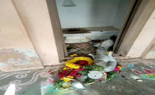 Mahatma Gandhi Statue Destroyed Nellore - Sakshi