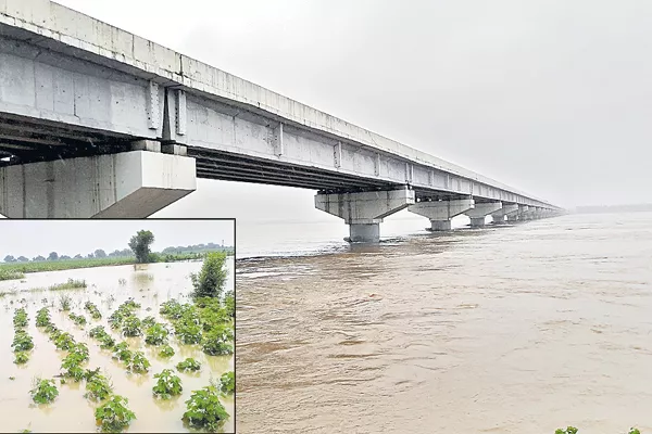 Increased intensity of the Godavari at Kaleshwaram - Sakshi