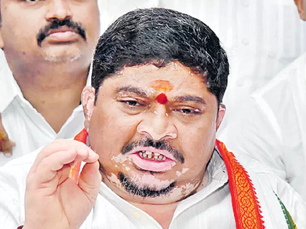 Ponnam Prabhakar fires on Minister Naini - Sakshi