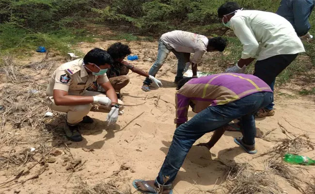 Young Man Dead Body Koduru Beach Nellore - Sakshi