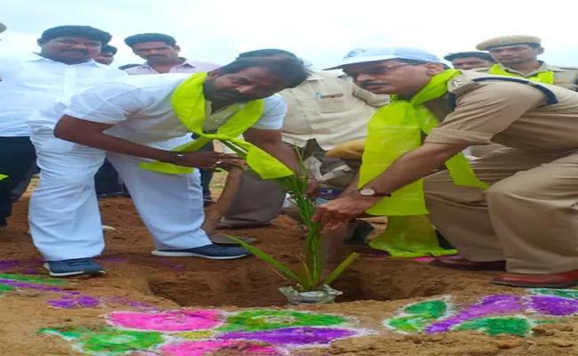 MLA Srinivas Goud Haritha Haram Program In Mahabubnagar - Sakshi