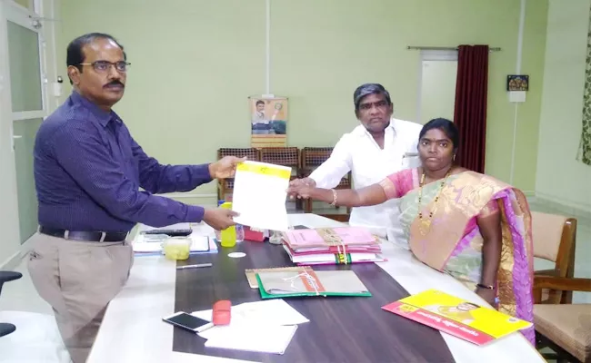 Penugonda MPP Surekha Resign West Godavari - Sakshi