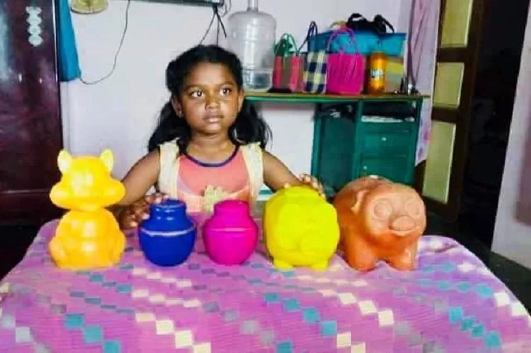 Tamilnadu Girl donates Piggy bank to kerala, cycle company makes her dream come true - Sakshi