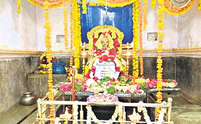 siddeshwara Temple In Haveli Ghanpur - Sakshi