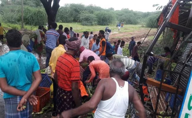 Dcm Van Accident In Suryapet - Sakshi