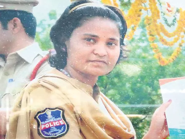 Woman constable suicide by Dowry harassment - Sakshi