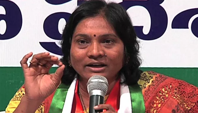 Congress Spokesperson Indira Shobhan Slams TRS Leaders In Hyderabad - Sakshi