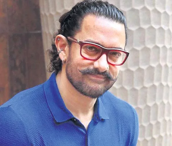 Aamir Khan to step into the shoes of Tom Hanks in Forrest Gump Hindi remake - Sakshi