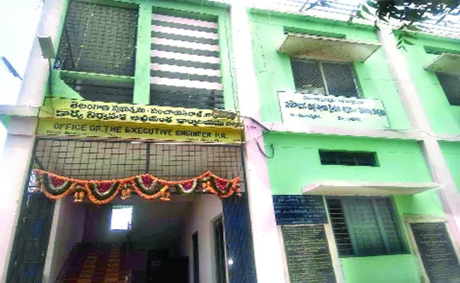  Bribe In Panchayati Raj Nizamabad  - Sakshi