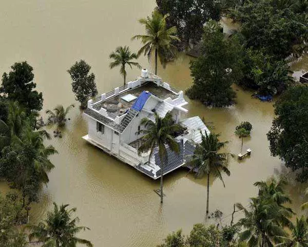 Centre Releases Rs 600 Cr To Kerala For Flood Releif - Sakshi