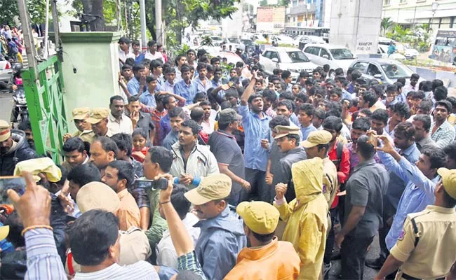 SFI Protest In Rangareddy  - Sakshi