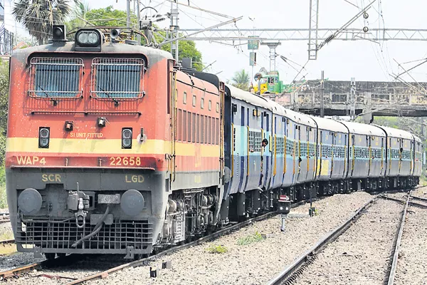 Many trains canceled with heavy rains - Sakshi