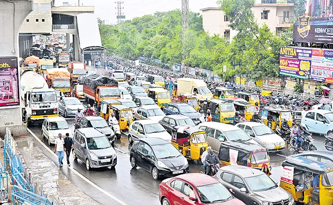 Uppal People Suffering With Ring Road Traffic - Sakshi