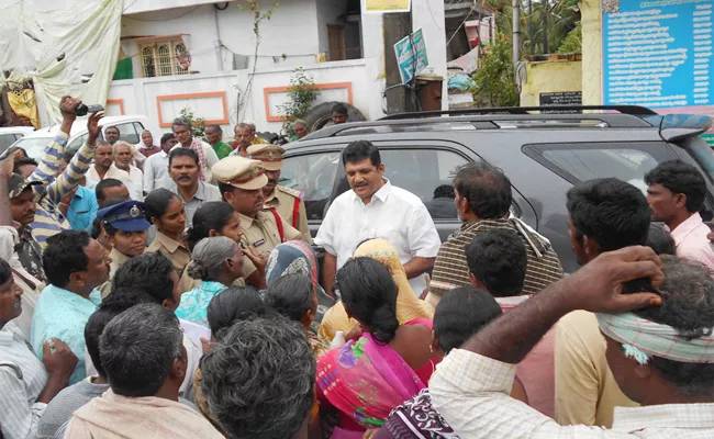 Water Tank Constructions In Dalits Land Guntur - Sakshi