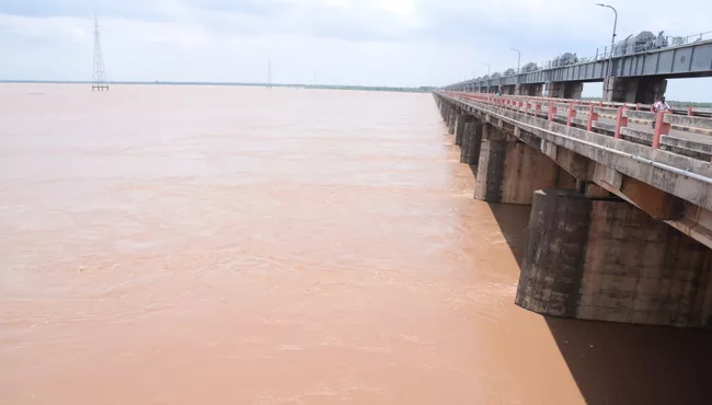 Godhavari water releases to Sea  - Sakshi