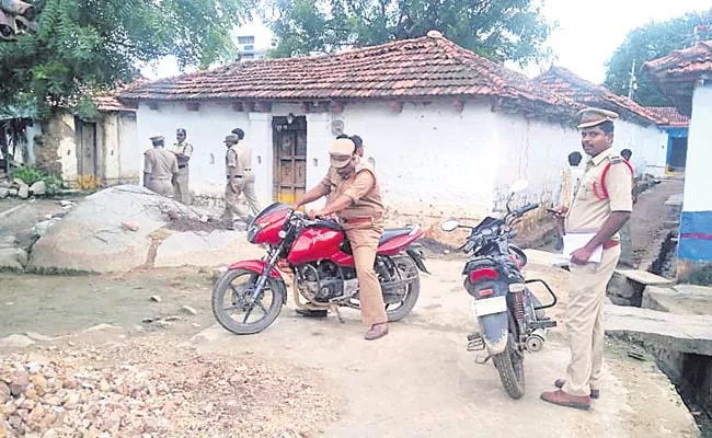 Cordon Search In Papanna peta - Sakshi