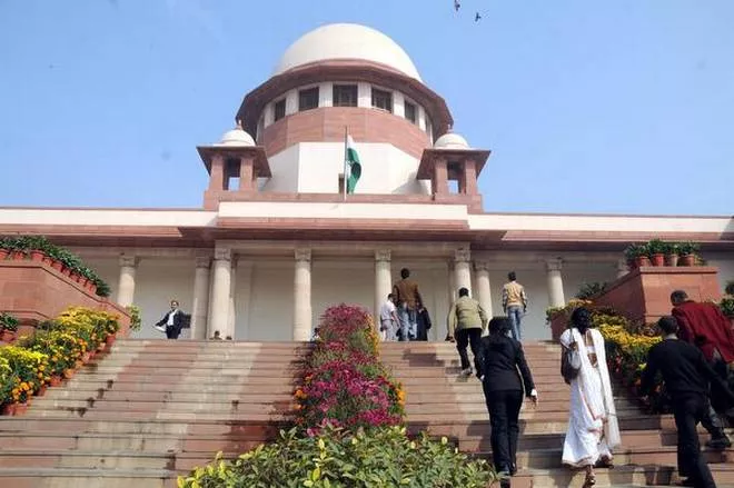 Supreme Court orders auction of Unitech director  assets - Sakshi