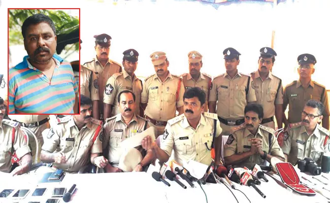 Fake Police Arrest In Visakhapatnam Bheemili - Sakshi