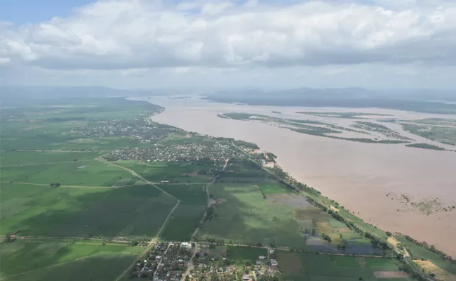 Lanka Villages drowning In Floods East Godavari - Sakshi