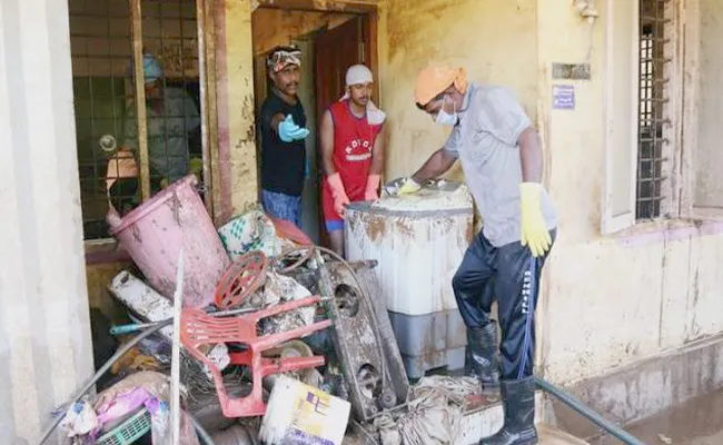 Clean Up Process Starts In Kerala Flood Affected Areas - Sakshi