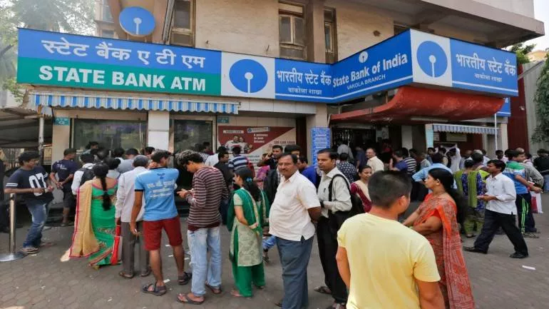 State Bank Of India Yet To Recalibrate 18135 ATMs For New Notes - Sakshi