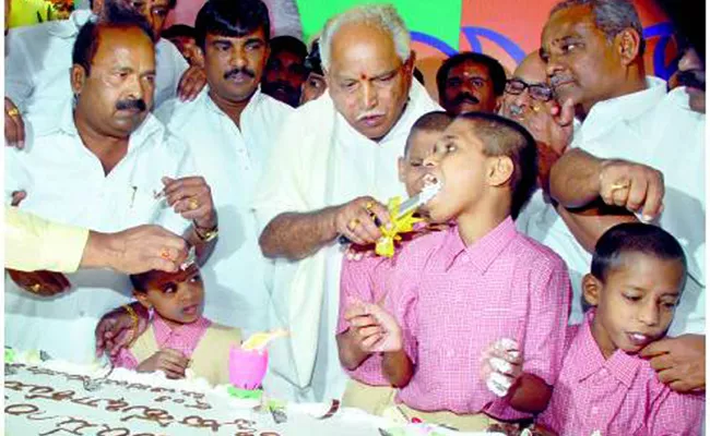 yeddyurappa Cake Cutting Photo Viral In Social Media - Sakshi