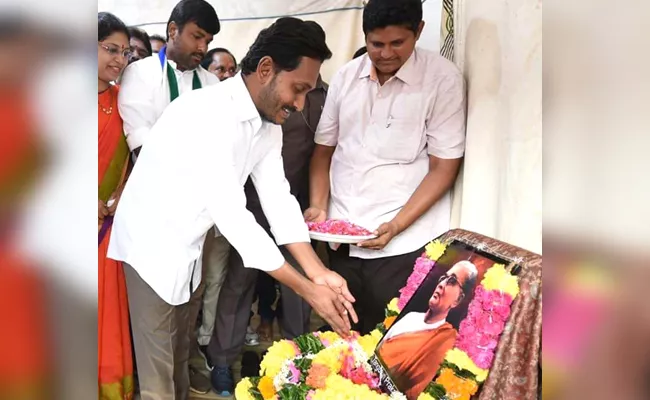 Ys Jagan Pays Tributes To Tanguturi Prakasam Pantulu - Sakshi