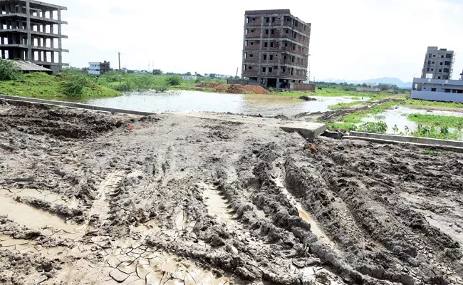 Road Damages In Guntur City With heavy Rains - Sakshi