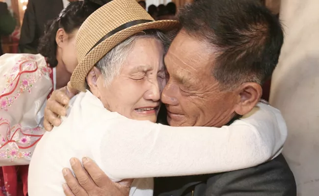 South Korean Mother Met Her Son In North Korea After 68 Years - Sakshi