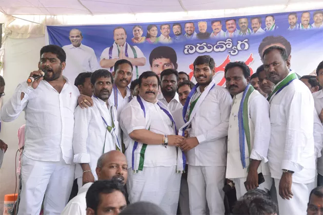 YSRCP  Leader Gattu Srikanth Reddy Comment On TRS Government Karimnagar - Sakshi