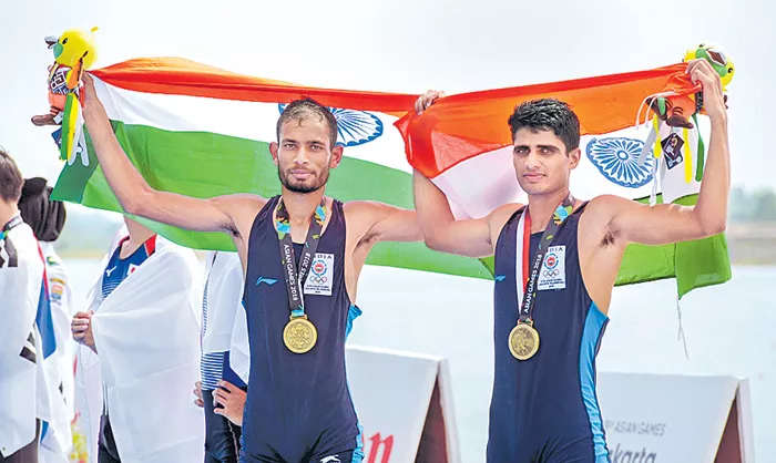 Asian Games 2018: Rowers Rohit Kumar, Bhagwan Singh get bronze medal - Sakshi