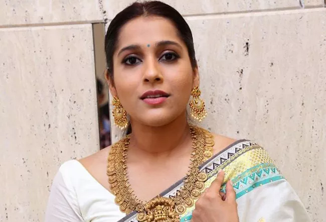 Rashmi Gautam Comments On Glamour Image - Sakshi