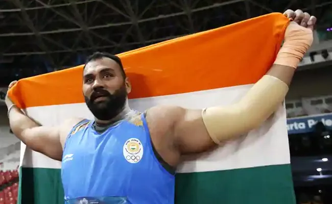 Tajinderpal Singh Toor Clinches Gold in Mens Shot put - Sakshi