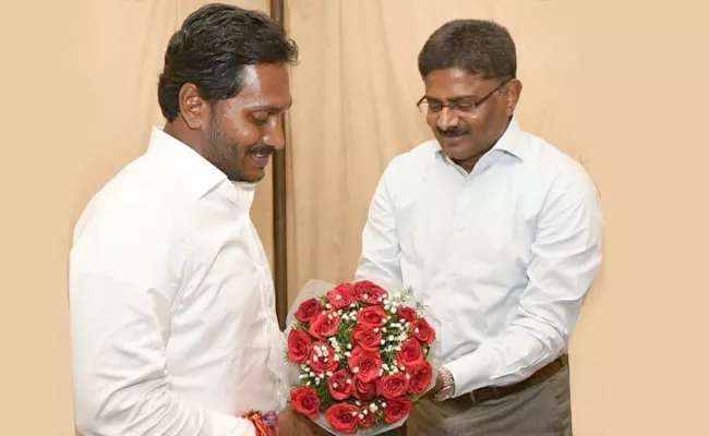 Former AP DGP Samba Siva Rao Meets YS Jagan - Sakshi