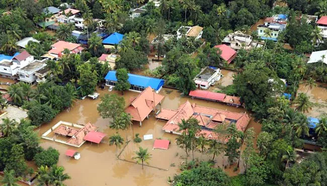 water levels of Mullaperiyar 2-3 feet below 142 mark - Sakshi