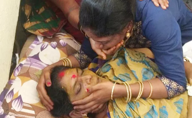 Woman Died On Varalaxmi Vratham Festival Day YSR Kadapa - Sakshi