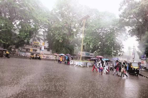 Heavy rain to hit parts of North India in next 48 hours, alerts IMD - Sakshi